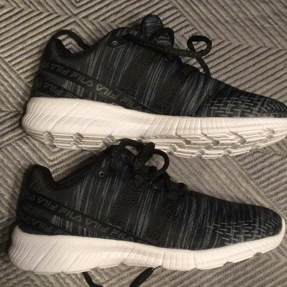 Fila size 13 black and gray sneakers for kids - Picture 8 of 10